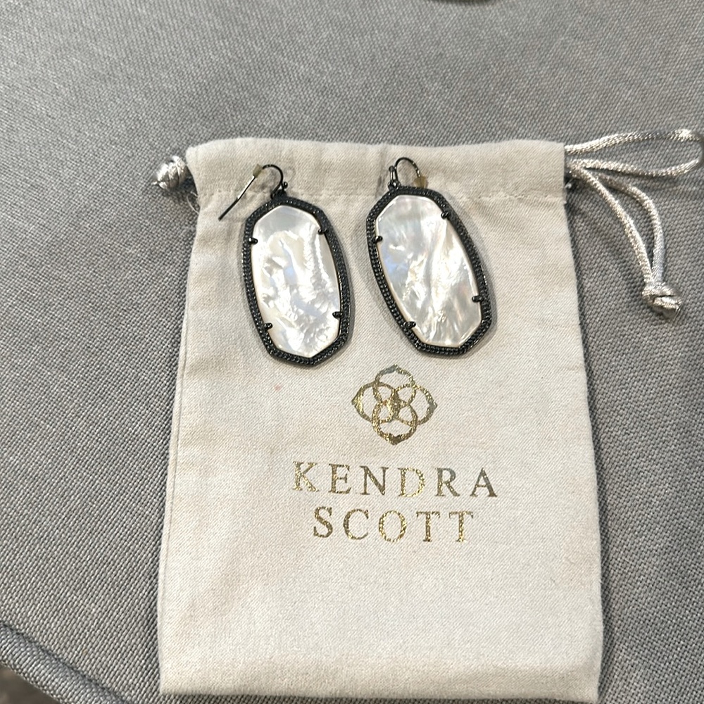 Kendra Scott Danielle earrings